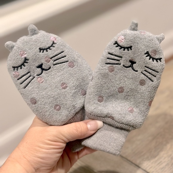 GAP: Kitten Mittens, Silver with Metallic Pink Polka Dots, Fleece-Lined, Sz 2-3T - Picture 1 of 3